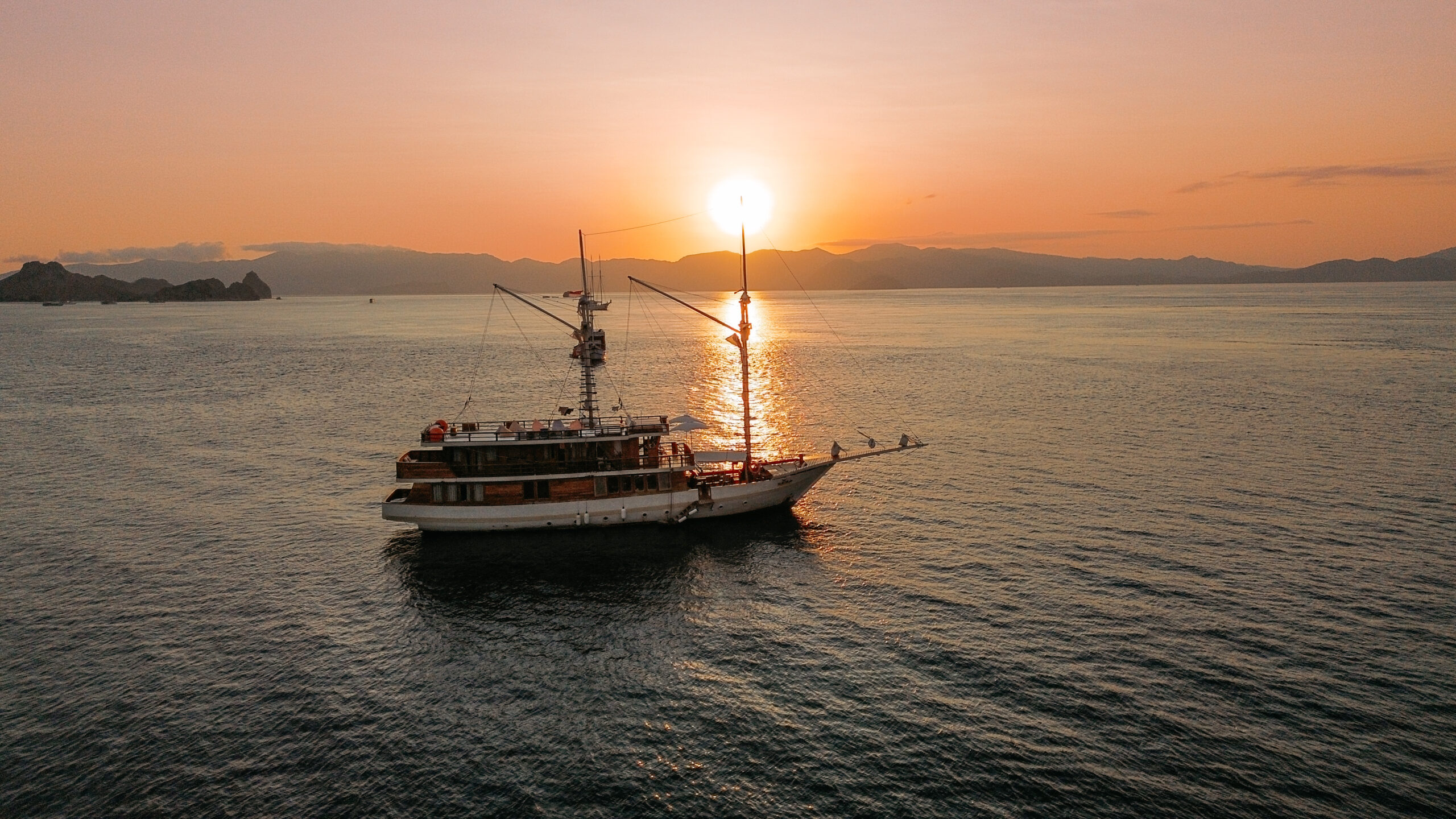 Elrora sunset sailing